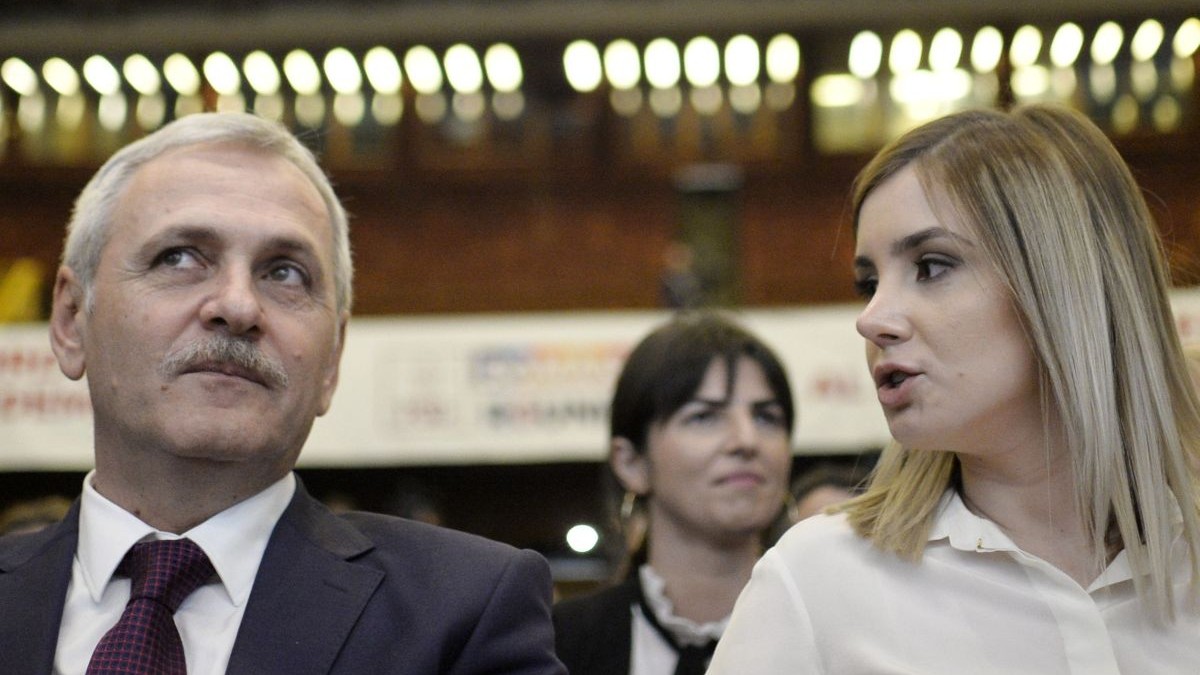 Liderul PSD, Liviu Dragnea (S) si Irina Alexandra Tanase (D) participa, sambata, 10 martie 2018, la Sala Palatului din Capitala, la Congresului Extraordinar al Partidului Social Democrat (PSD), in cadrul caruia vor fi alesi presedintele executiv, vicepresedintii si secretarul general. ANDREEA ALEXANDRU / MEDIAFAX FOTO