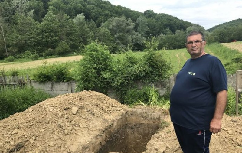 I-au săpat groapa și i-au făcut parastasul, dar nu l-au îngropat! Caz incredibil în Gorj: „E noaptea minții”