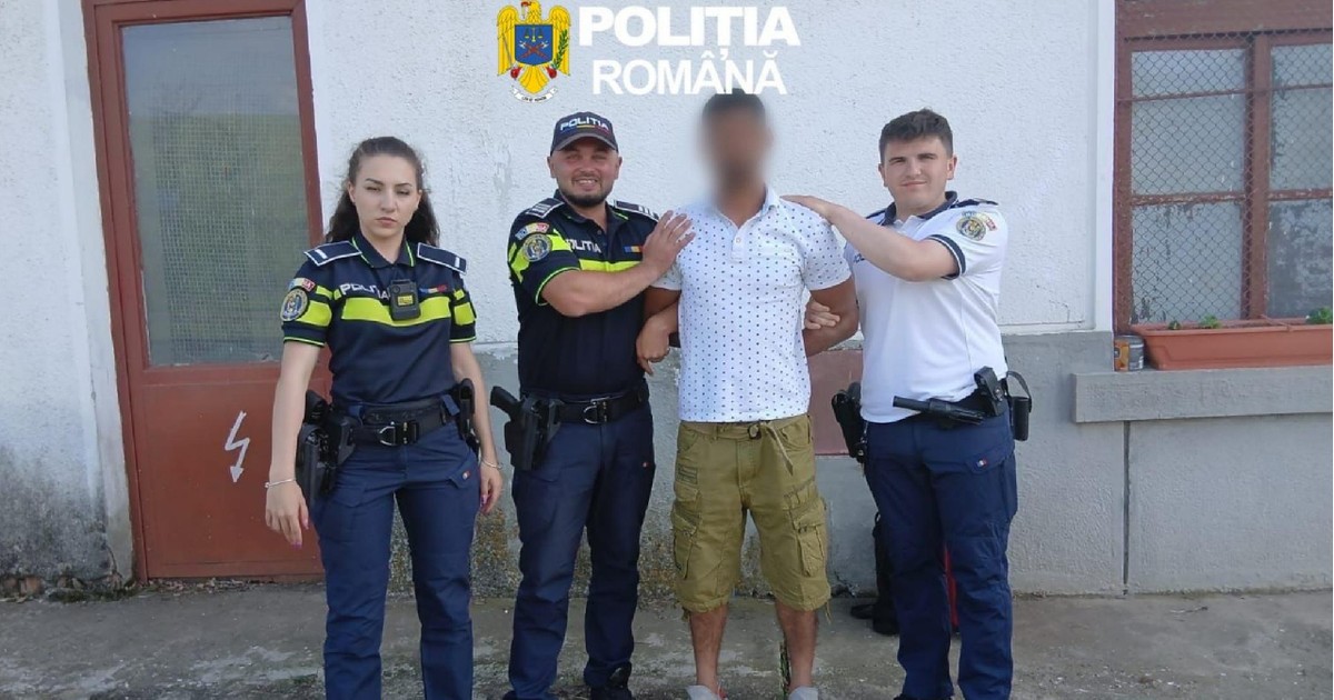 Trei polițiști alături de bărbatul uspectat ca a amenintat cu bomba stadionul Cluj Arena