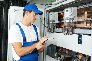 Energia electrică e mai scumpă de la 1 iulie