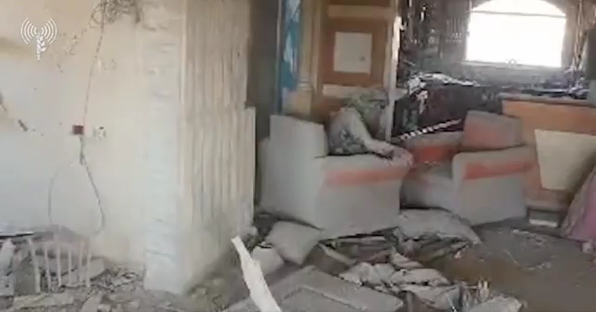 Yahya Sinwar, surprins ăn timp ce încerca să respingă cu bățul o dronă israeliană Foto: Profimedia