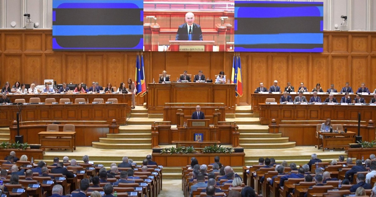 Premierul Ilie Bolojan, la sedinta comuna a Camerei Deputatilor si Senatului pentru învestirea noului Guvern, pe 23 iunie