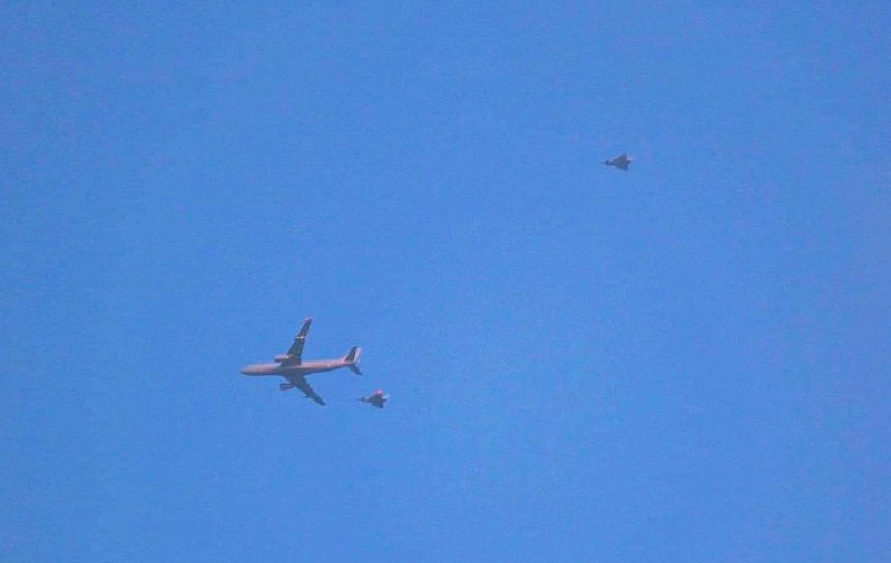 Avioane de luptă RAF Typhoon au interceptat un avion Ryanair. Ce s-a întâmplat după aterizare