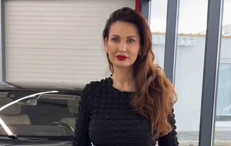 Apariția Nicoletei Luciu în rochie mini și cu bijuterii de lux a atras atenția fanilor. Ce au întrebat-o: „Verigheta e pe noptieră?”
