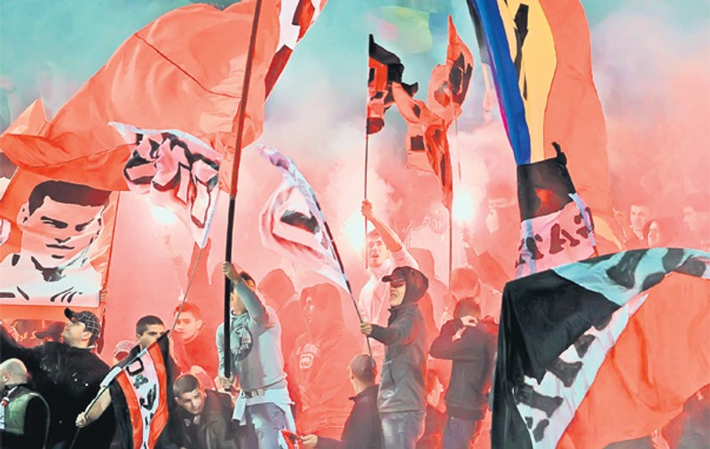 Şefii clubului Dinamo au fost batjocoriți de fanii «câinilor»