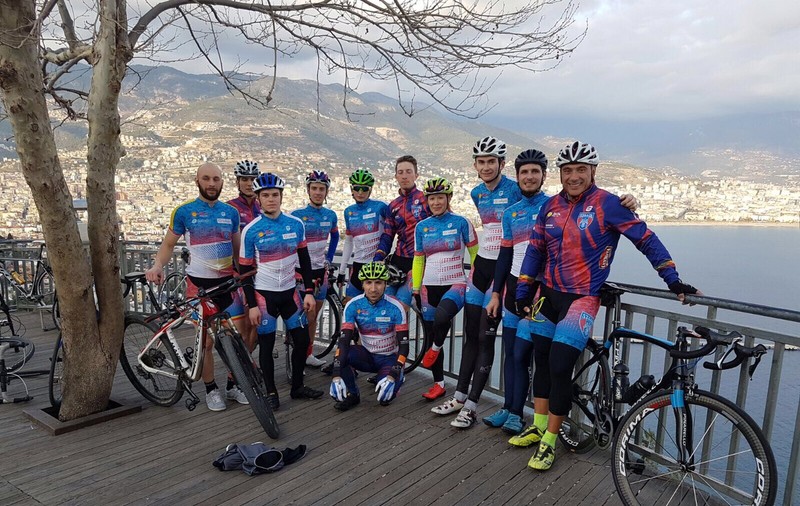 Povestea CSA Steaua Cycling Team. Incursiune în cantonamentul rutierilor din Antalya. Cum ”înghite” un ciclist la 25.000 km/ an! / FOTO