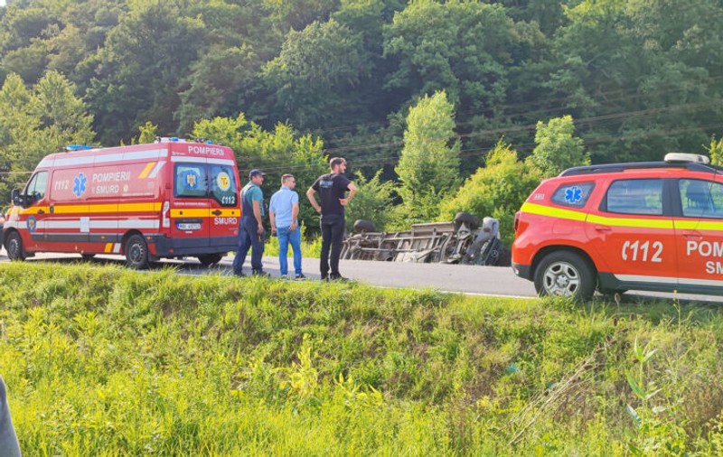 Accident cu șase victime în Jibou, în urma impactului dintre un microbuz și o mașină. A fost activat Planul roșu de intervenție