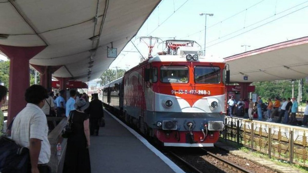 CFR Călători va suplimenta numărul de trenuri, cu ocazia vizitei Papei Francisc