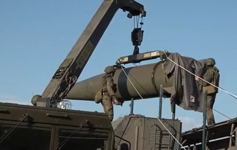 Rusia desfăşoară exerciții cu arme nucleare tactice la graniţa cu Ucraina. Sunt „un avertisment pentru Occident”, transmite Kremlinul
