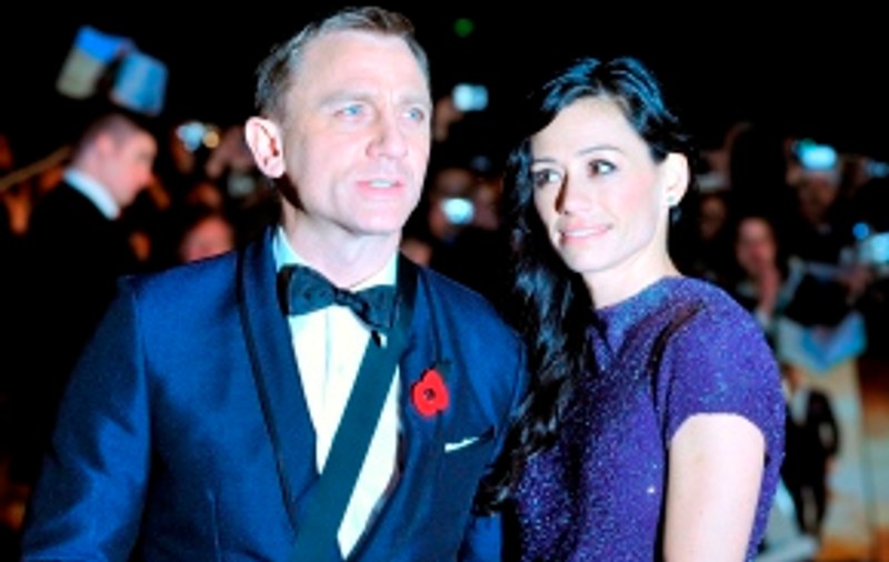 ”James Bond”, cu braţul imobilizat la premiera filmului