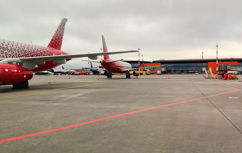 28.000 de euro au ajuns să plătească rușii ca să fugă din țară cu avioane private. „Înainte primeam 50 de cereri pe zi, acum sunt 5.000”