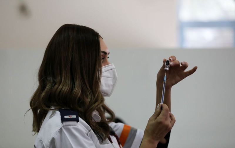 Israelul spune că serul Pfizer este parțial eficient în fața variantei indiene a virusului, care îi îngrijorează pe experți