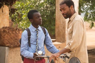 Trywell (Chiwetel Ejiofor) nu are încredere în ideile SF ale fiului său / Foto: Netflix