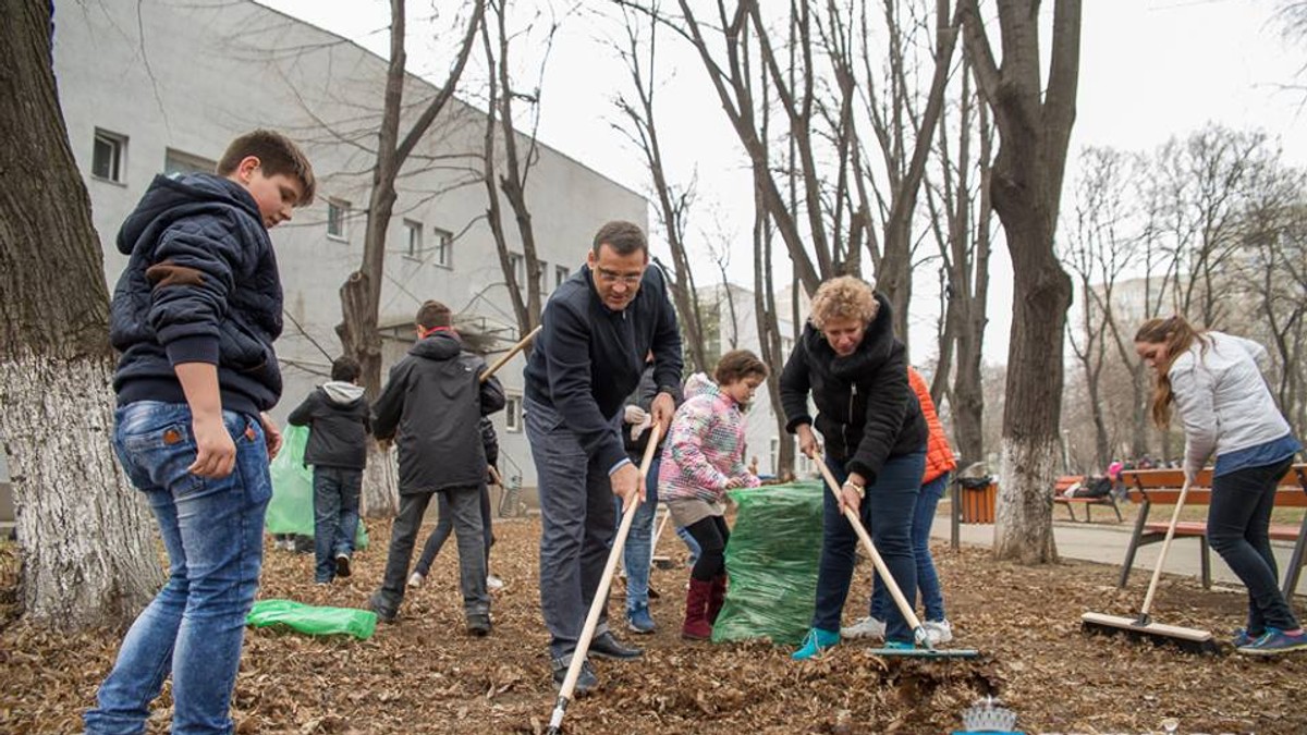 Sectorul 6 întră în ”reparații capitale”. Primăria va spăla principalele artere, va repara locurile de joacă și va toaleta arborii și spațiile verzi