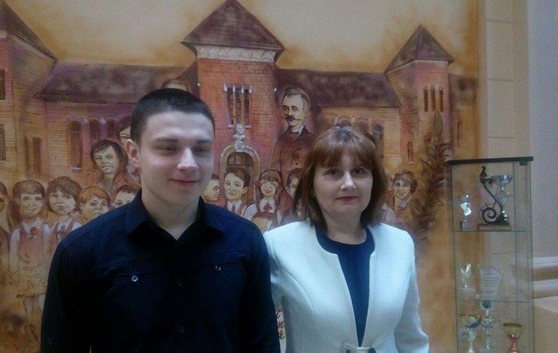 REPORTAJ/Pasiunea pentru limbile străine, un mod de viață. Un elev gălățean va fi premiat la Bruxelles pentru concursul "Tineri translatori"