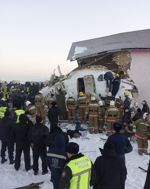Mărturiile supraviețuitorilor din avionul prăbușit din Kazahstan. „Aeronava a fost strivită ca o cutie de aluminiu”