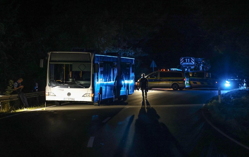 Atac cu cuțitul într-un autobuz, în Germania: cel puțin cinci răniți. O suspectă a fost reținută