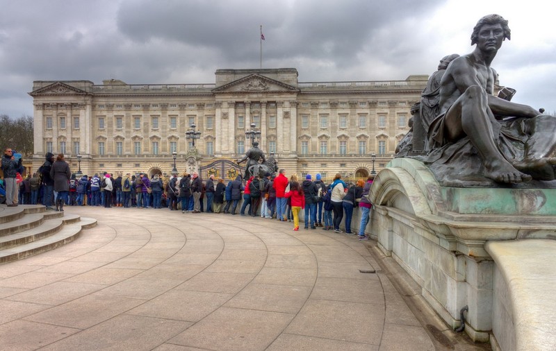 Măsuri de securitate sporite la Palatul Buckingham după atentatul de la Berlin