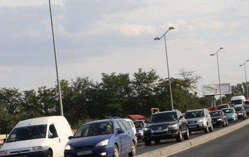 INFOTRAFIC- DN7, blocat din cauza unui autotren răsturnat. Atenționare de blocaje pe DN1