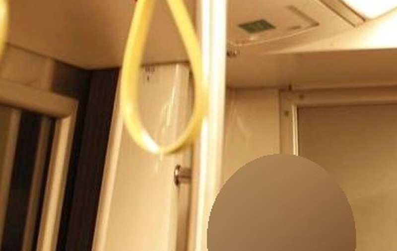 SURPRIZĂ LA METROU!  UITE CE VEDETĂ DIN SHOWBIZ-UL ROMÂNESC A APELAT LA ACEST MIJLOC DE TRANSPORT ÎN COMUN!