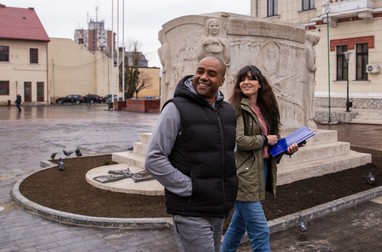 Pe Carlos îl știu toți gorjenii, dar el nu-i cunoaște pe ei. “Să trăiți, domnule antrenor!”, i-a strigat cineva în Piața Prefecturii
