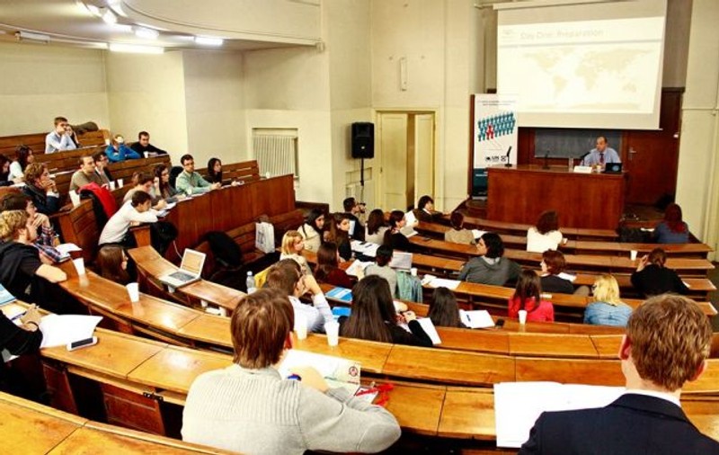 Peste 10.000 de elevi vor da examene scrise pentru a deveni medici, în condiții de carantină nemaiîntâlnite în România