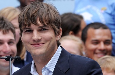 Ashton Kutcher - Christopher Ashton Kutcher - numele complet