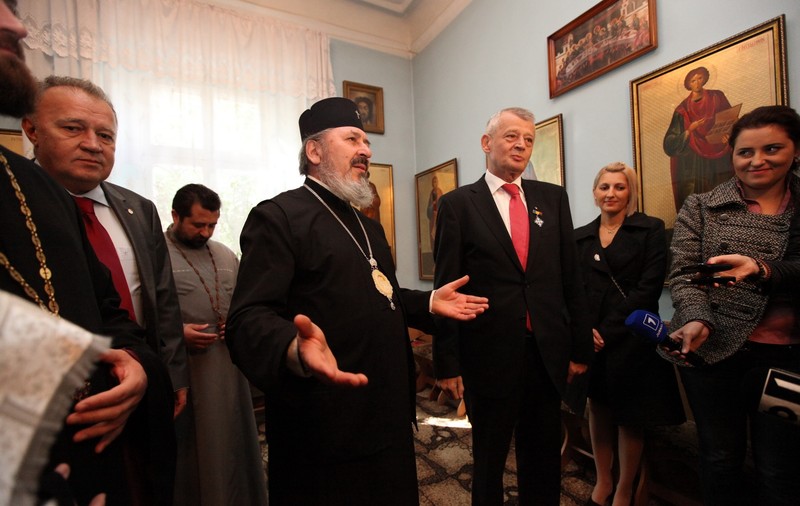 Primarul General, Sorin Oprescu, a primit, astăzi, Crucea Mitropoliei Basarabiei, din partea mitropolituluil 
