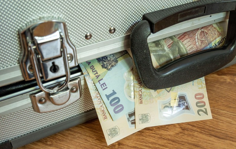 Percheziții la Casa de Pensii Sibiu. Un funcționar public și un paznic sunt cercetați penal într-un dosar referitor la deciziile de pensionare