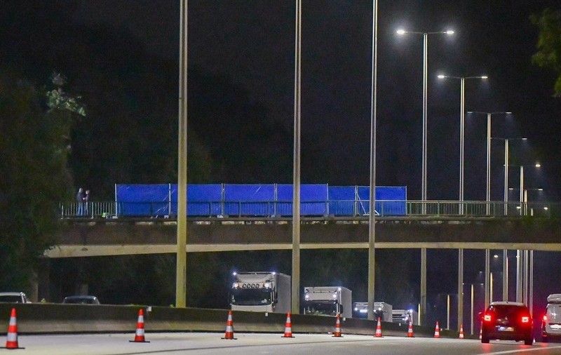 Reconstituirea oficială a uciderii unui șofer român de TIR, în Belgia, de către mai mulți adolescenți, în timp ce conducea pe autostradă