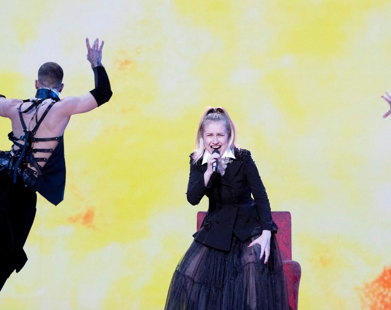 Ester Peony, la prima apariție pe scena Eurovision. "Voi cânta pentru toți românii și îi invit să fie alături de mine, pentru că reprezint țara noastră la cea mai mare competiție muzicală din lume" | FOTO & VIDEO