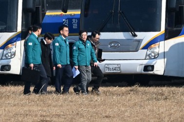 SEOUL, Dec. 29, 2024 -- Choi Sang-mok (3rd R, front), acting president of South Korea, is pictured on his way to the site of an airplane crash at the Muan International Airport, some 290 km southwest of Seoul, South Korea, Dec. 29, 2024. Most of the people aboard a South Korean airplane that crashed at an airport in southwest South Korea on Sunday morning were believed to have been killed except two rescued, local fire authorities said. The passenger plane with 175 passengers, including 173 South Koreans and two Thais, as well as six flight attendants on board, crashed while attempting to land at the Muan International Airport, some 290 km southwest of the capital Seoul, at about 9:07 a.m. local time (0007 GMT).,Image: 950672899, License: Rights-managed, Restrictions: , Model Release: no
