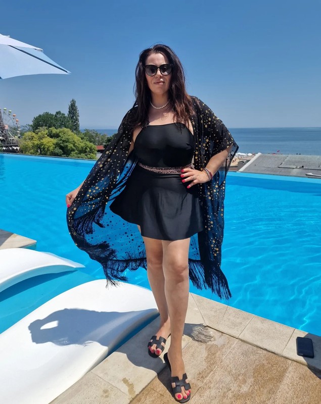 Ținuta purtată de Oana Roman la malul mării. Vedeta se află în vacanță în Bulgaria. „Felicitări, arăți superb”