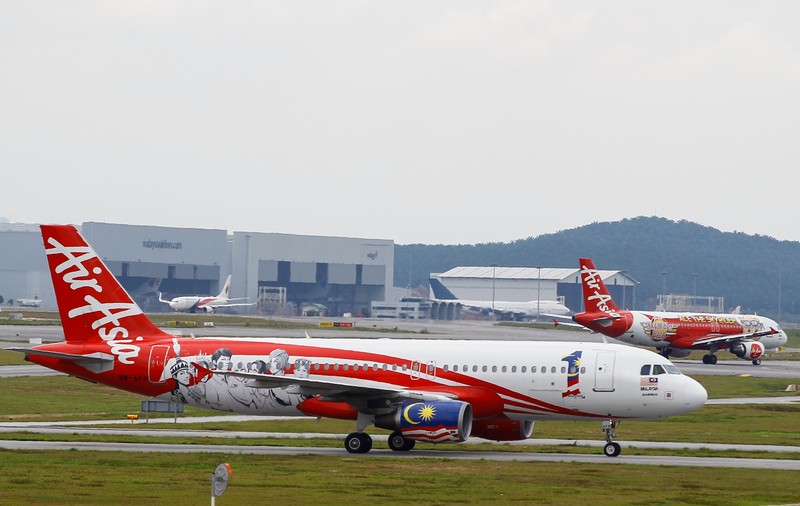 UN ALT INCIDENT ce a implicat un AVION AIR ASIA! A ieșit de pe pistă și a aterizat în condiții de vânt puternic