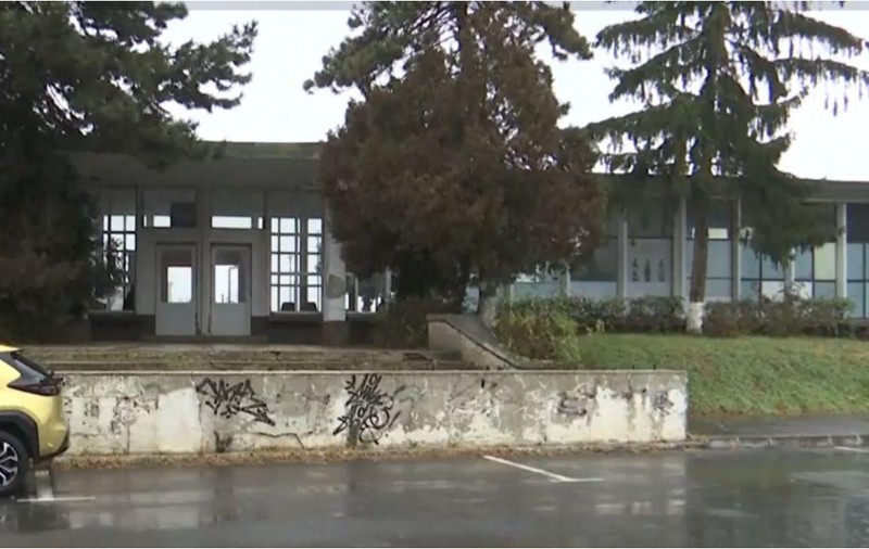 Gara Bartolomeu din Braşov a ajuns o ruină, după ce a fost lăsată în paragină. ,,Nu sunt condiţii, nici de traversare, nici de staţionare a oamenilor”