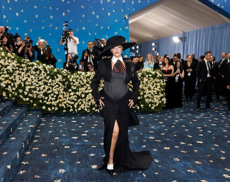 Rihanna e însărcinată cu al treilea copil cu A$AP Rocky. Cum a apărut îmbrăcată la Met Gala 2025, unde tema a fost dedicată modei masculine