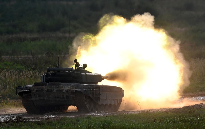 Un tanc T-90 de ultimă generație, abandonat la gunoi în Rusia. Ce au găsit jurnaliștii în el