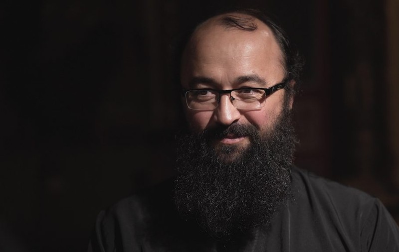 Surse: Alte cinci plângeri penale împotriva preotului Visarion Alexa, acuzat de agresiune sexuală