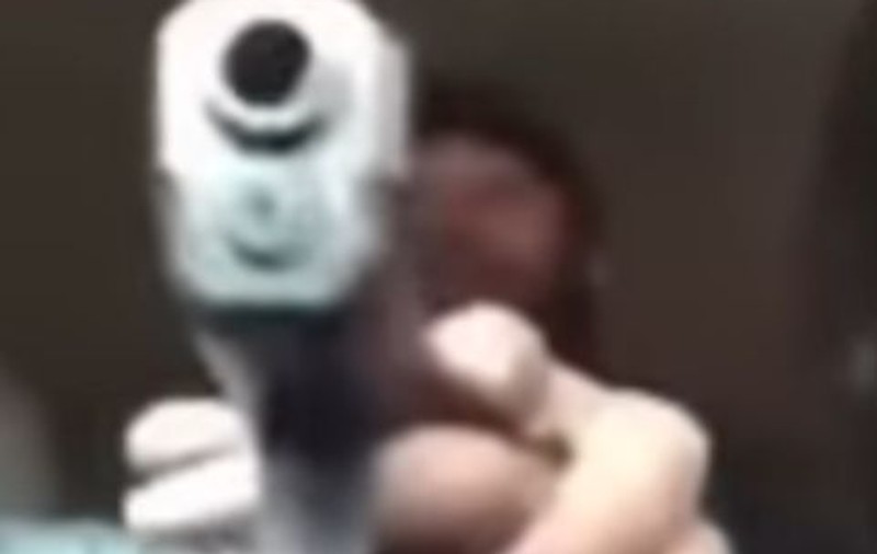 Tânăr împușcat de 6 ori cu un pistol cu bile, în județul Sibiu