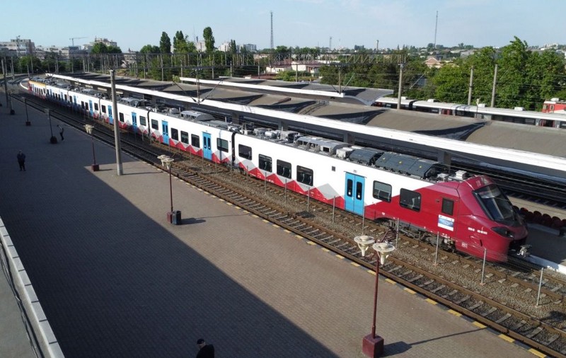 Românii care circulă cu trenurile să comenteze curățenia și punctualitatea acestora, cere Consiliul Concurenței