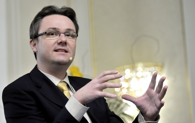 Vlad Mixich: Zici că organizarea distribuției de vaccinuri în România e făcută de un nene într-un excel banal