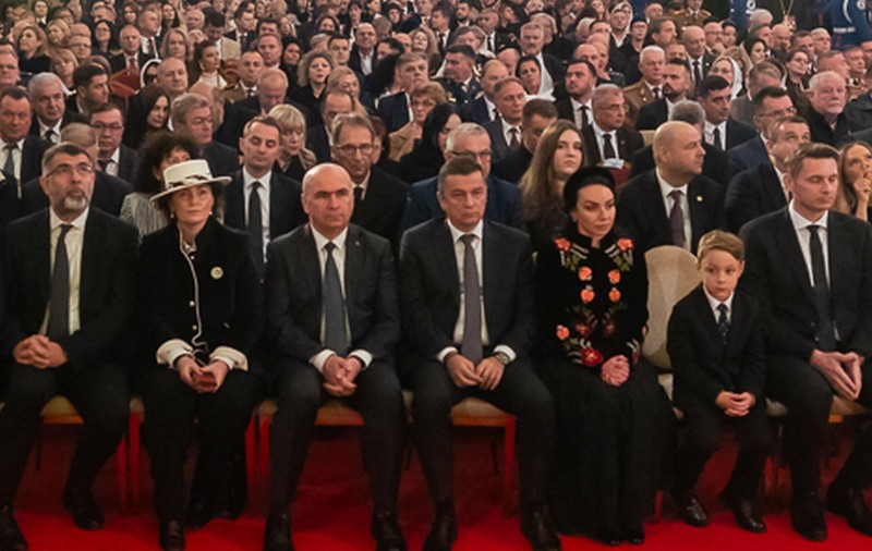 România junk: impotență politică și orgii financiare