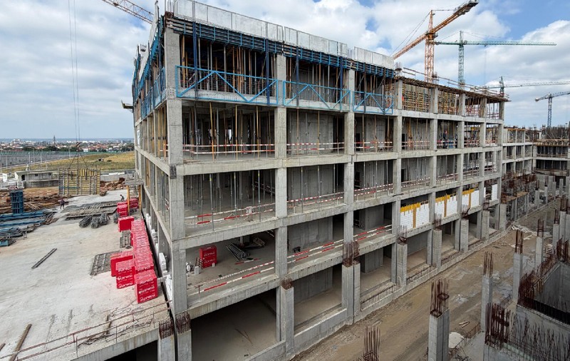 Unul dintre corpurile Spitalului Regional Craiova a ajuns la ultimul etaj: Este a doua cea mai mare clădire din România, după Palatul Parlamentului