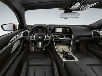 Gama BMW Seria 8 primește ediția specială Golden Thunder Edition