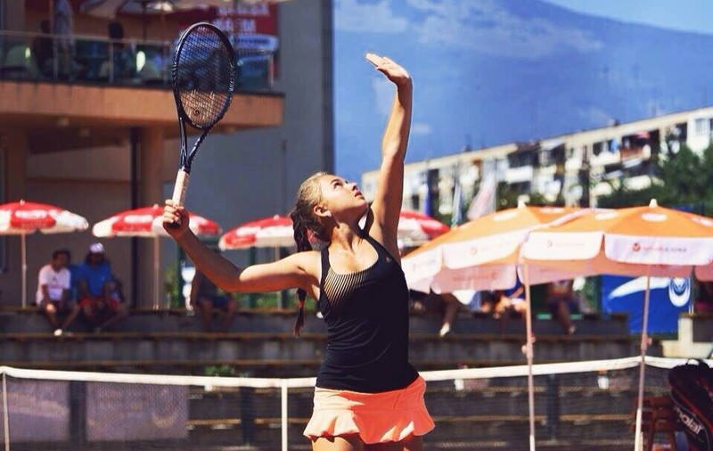 Antrenor de tenis din Constanţa, reţinut în Israel după ce şi-­a agresat propria fiică, pe teren!