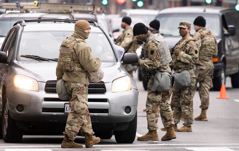 Un bărbat înarmat a fost arestat în Washington. El avea o acreditare falsă pentru ceremonia inaugurării lui Joe Biden