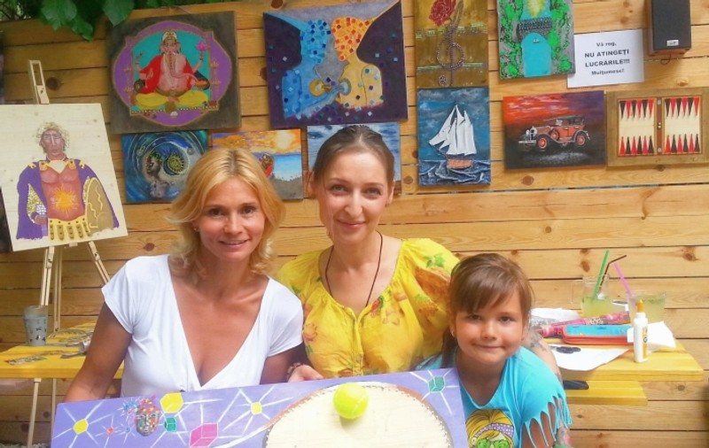 Ruxandra Dragomir a primit o rachetă de tenis pictată