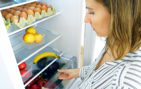 De ce să pui un burete în sertarul cu legume al frigiderului