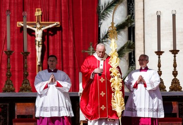 Papa Francisc a celebrat Liturghia din Duminica Floriilor în Piața Sfântul Petru, la Vatican. | Foto: EPA