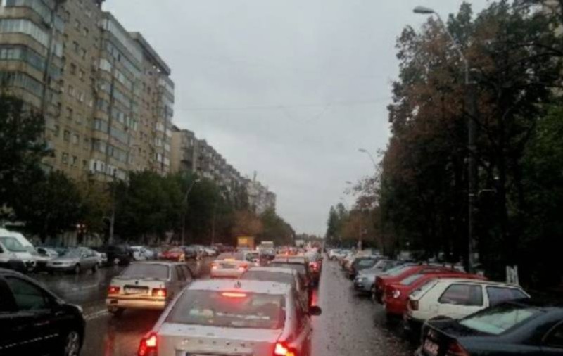 PRĂPĂD în ARGEŞ! Inundaţii la Piteşti, unde apa a ajuns şi la doi metri
